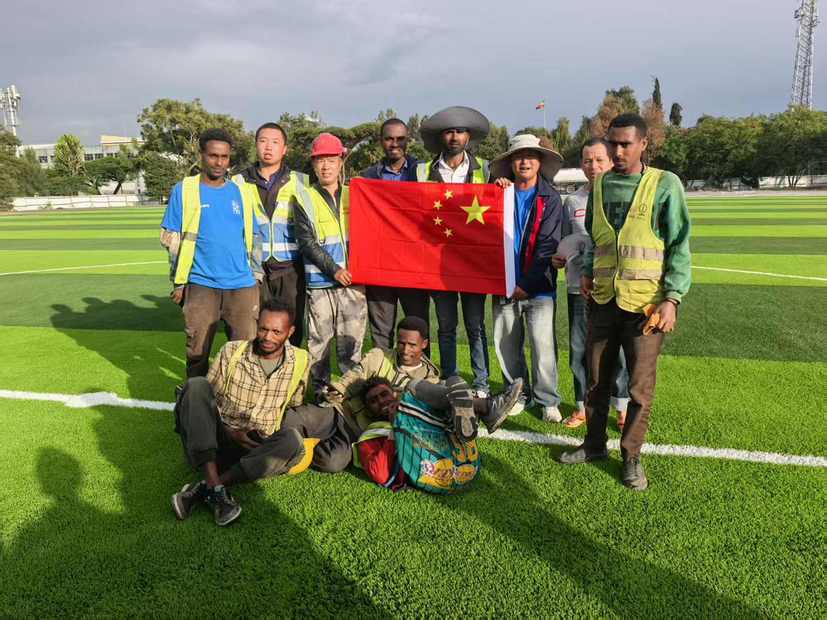wegiturf's tweet image. 📍Project Site: Ethiopian Airlines Headquarters

Under the blazing sun, the green turf stands as a testament to our hard work! 🇪🇹✈️
#ASHERSports #ENOCHArtificialGrass #InternationalProjects #AfricaDevelopment #FootballFieldConstruction #ChinaAfricaCooperation #EthiopianAirlines