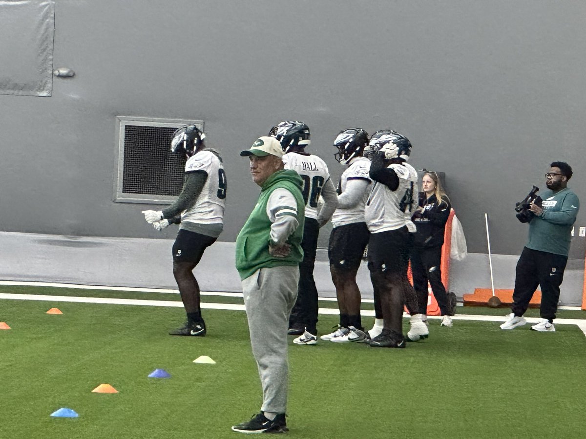 Vic look like he still mad about the Super Bowl win 😂