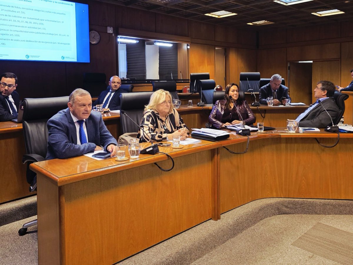 Hoy comenzamos el tratamiento del Proyecto de Ley de la Reforma de la Caja de los Profesionales.
Agradezco a los compañeros de la Coalición por asignarme Vicepresidente de la Comisión en el Senado. Es una gran responsabilidad que asumo con compromiso y apertura.