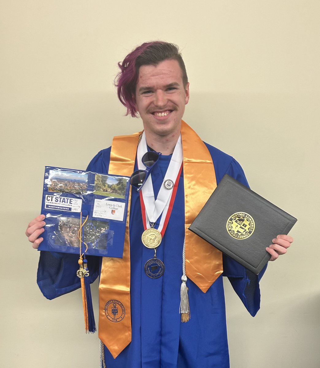 OboeMasterOzzy's tweet photo. Well, it may have taken longer than I would have expected, but I finally graduated college! This is what happens when you let the master cook! 🎓🤘 https://t.co/W4w3Ia66l4