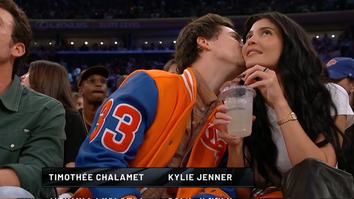 Timothée Chalamet and Kylie Jenner at the Knicks game 💙