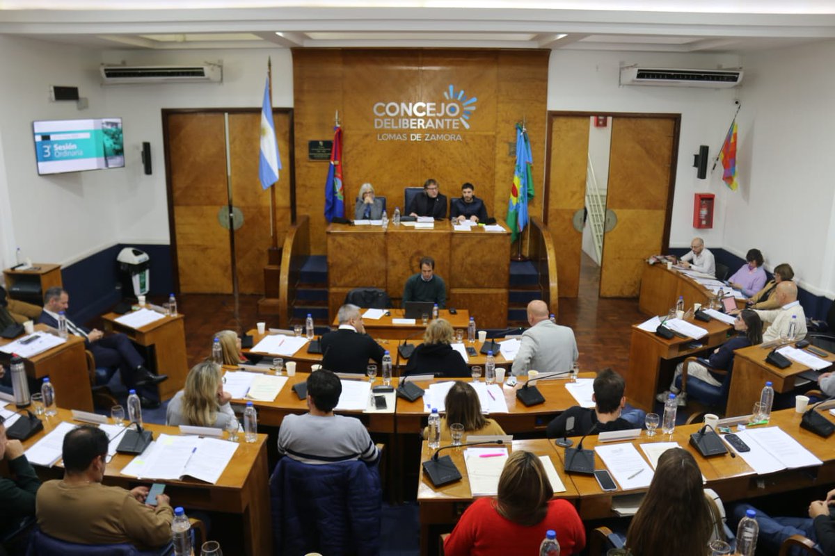 El Concejo Deliberante de Lomas de Zamora llevó a cabo la tercera sesión ordinaria del año, en la cual se trataron diversas iniciativas. 

Enterate de todas las novedades en la página web del HCD: concejoldez.gob.ar

#ElConcejoCerca