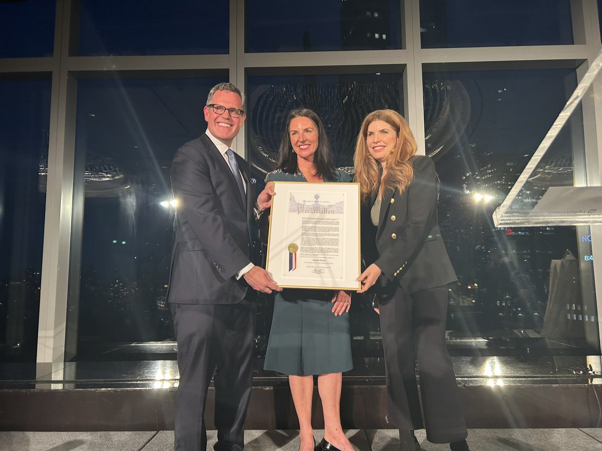 Julie Menin (@juliemenin) on Twitter photo Tonight was incredibly special as we celebrated the work of <a href="/asphaltgreen/">Asphalt Green</a> and the program <a href="/voteshekar/">Shekar Krishnan</a> +Gray Fndtn and I launched which provides free swim lessons to over 3,000 NYC 2nd grade children. Tonight I presented Asphalt Green with a proclamation for their work. Tonight was incredibly special as we celebrated the work of <a href="/asphaltgreen/">Asphalt Green</a> and the program <a href="/voteshekar/">Shekar Krishnan</a> +Gray Fndtn and I launched which provides free swim lessons to over 3,000 NYC 2nd grade children. Tonight I presented Asphalt Green with a proclamation for their work.