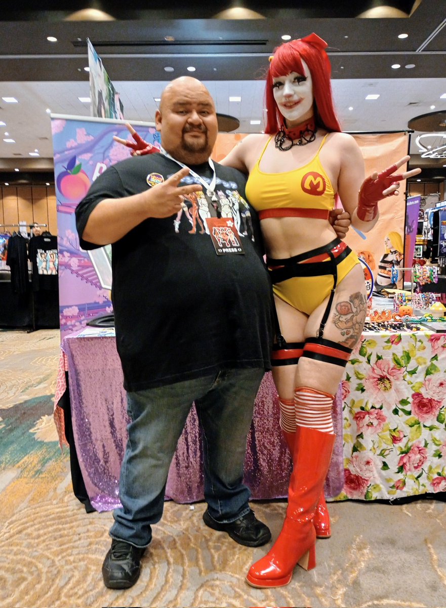 mexicanbuddha87's tweet image. Wanted to share another unposted pic during the @KimochiiCon visit that happened last year.  I wanted to show some love to @ipeachysweet ,loved her #RonaldMcDonald cosplay 🙂 #kimochiicon #ronaldmcdonaldcosplay #mcdonalds #マクドナルド #맥도날드 #mcdonaldscosplay #waifu #cosplay