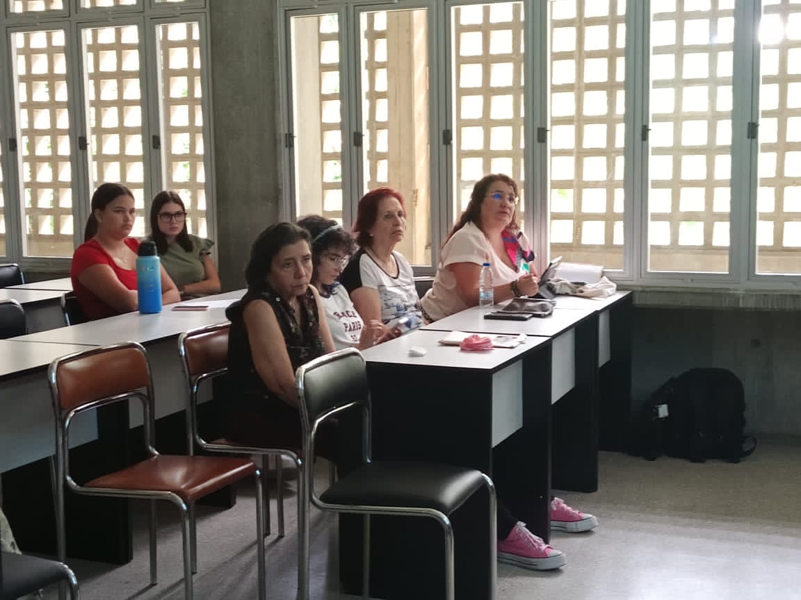 Claritzape's tweet photo. Hoy #CongresoInternacionalHumanidadesentiempopresente.
#Festiverd
Mesa 13. Urbanismo y conciencia ecológica.
Compartiendo con profesores Calzadilla y Ramona Pérez https://t.co/1FqCMIsELt