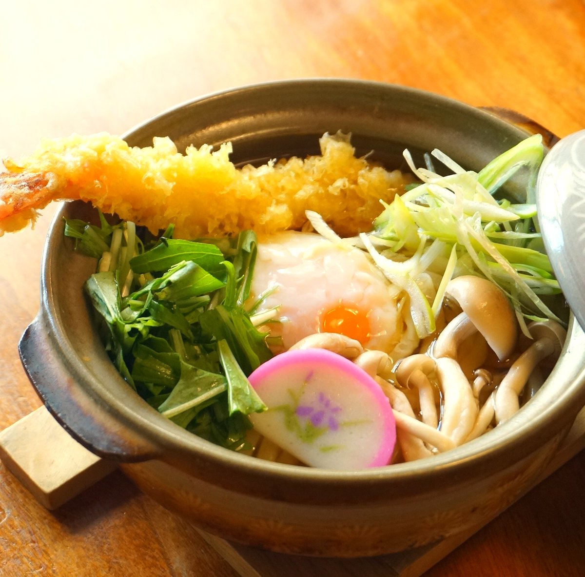 5月30日(金)
おや？雨が上がるのかな？
まあ、この時期の天気予想は難しいですな

ともかくも　#通常営業
昼　11：00～14：00（LO 13:40）
夜　17：30～20：30（LO　20：10）

#日替わりランチは
ちょっと気温が低めなので、
温かいうどんにしましょう
#焼キツネカレーうどん
　　　と