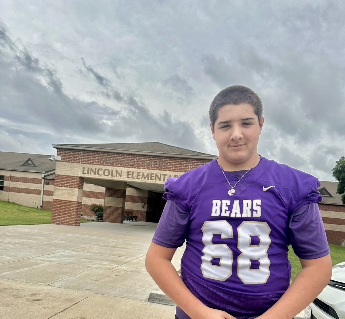 G had the opportunity to help out at his elementary school, he loved getting to see some of his favorite teachers! 💜🐻🏈 <a href="/MHSBearFB/">MHS Bear Football</a> <a href="/grayweight28/">Grayson Weightman</a>