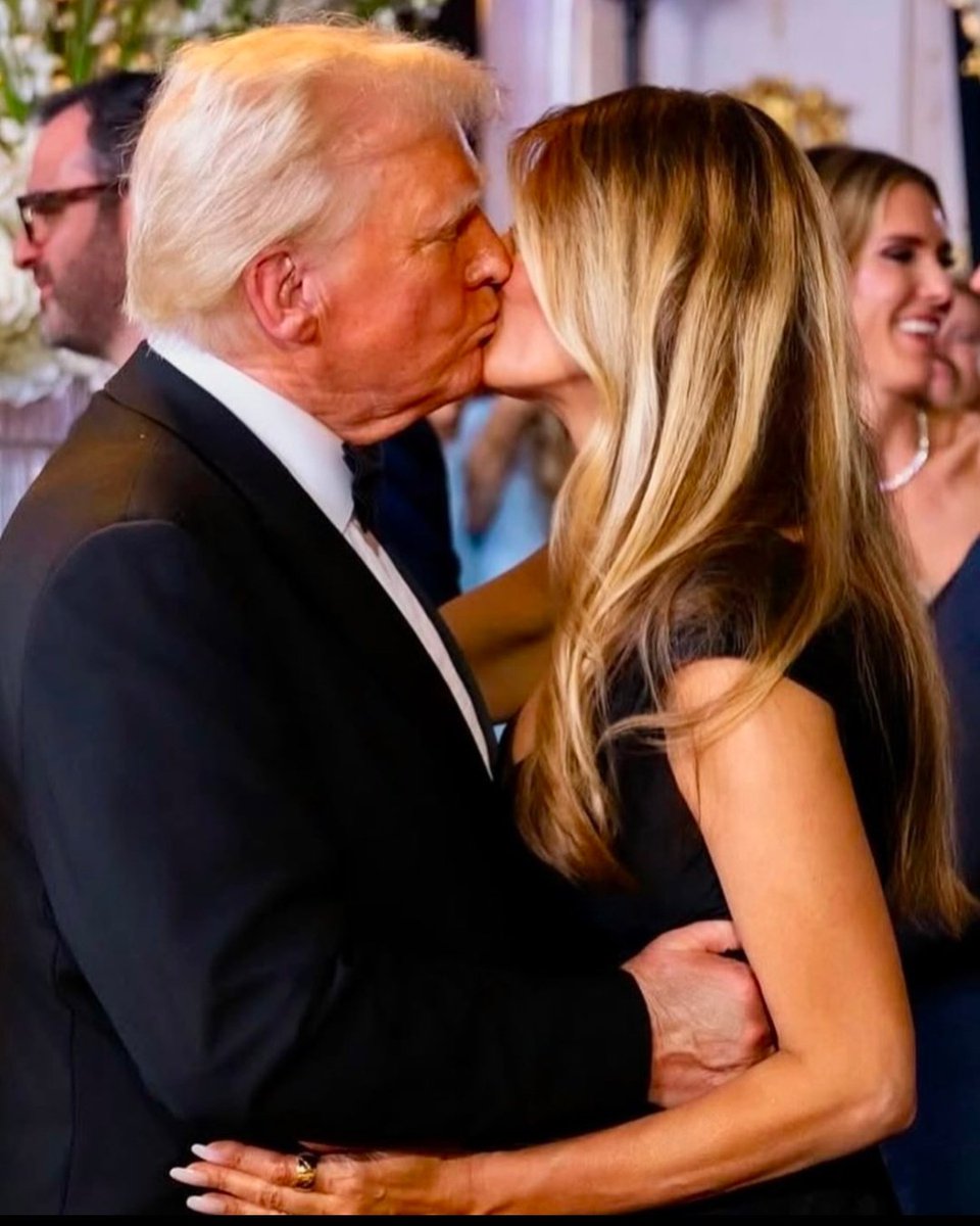 Drop a❤ if you love this beautiful moment!!