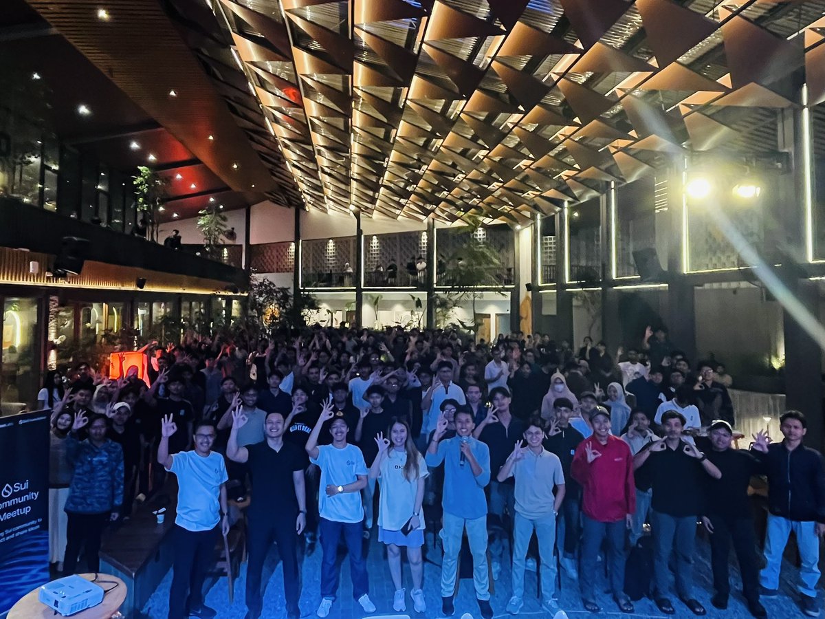 toiletdustsui's tweet image. An organic, global community often sparks mass adoption.

Shoutout to @SuiNetwork_id leadership, community and all who attended.

I’m certain at first you were confused hearing about Toilet, we don’t blame you.

We welcome you all and look forward to hearing from you on a space.