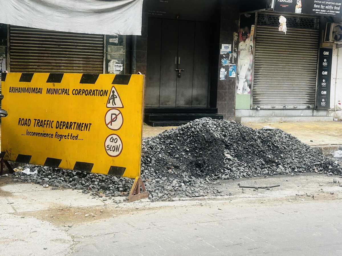 pratikc07051990's tweet photo. @mybmc - G-North ward . Request to have this cleaned as citizens have to face many issues due to this construction leftover.
Location- Road -5 Shivaji Park 
@mybmc https://t.co/emAwVWOU3c
