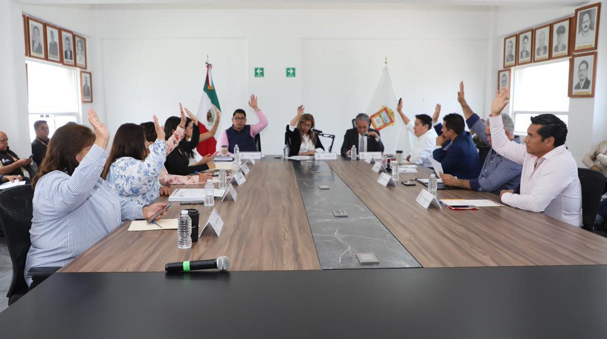 En un hecho que marca un precedente en la vida pública de #Cuautitlan, la presidenta municipal Juanita Carrillo tomó protesta a la licenciada Rosa Patiño Solís como nueva titular de la Guardia Civil Municipal.
📷 semanariomiespacio.com/cuauti.../cuau…