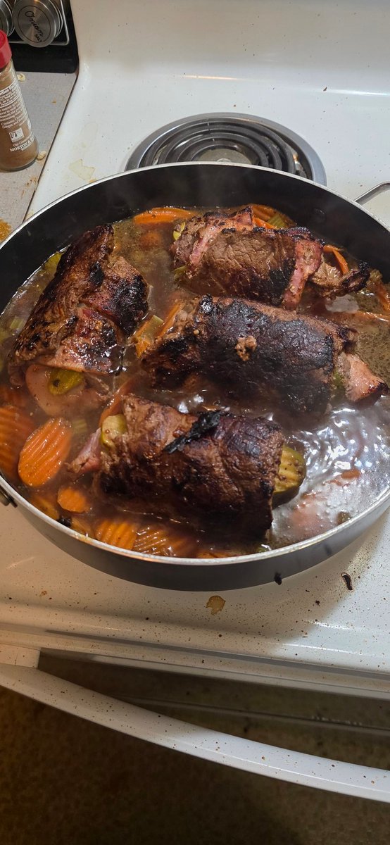 MamaWolfAri's tweet photo. @asoftgoth Nah you would need some of my home cooking first https://t.co/Un77tp8CpD
