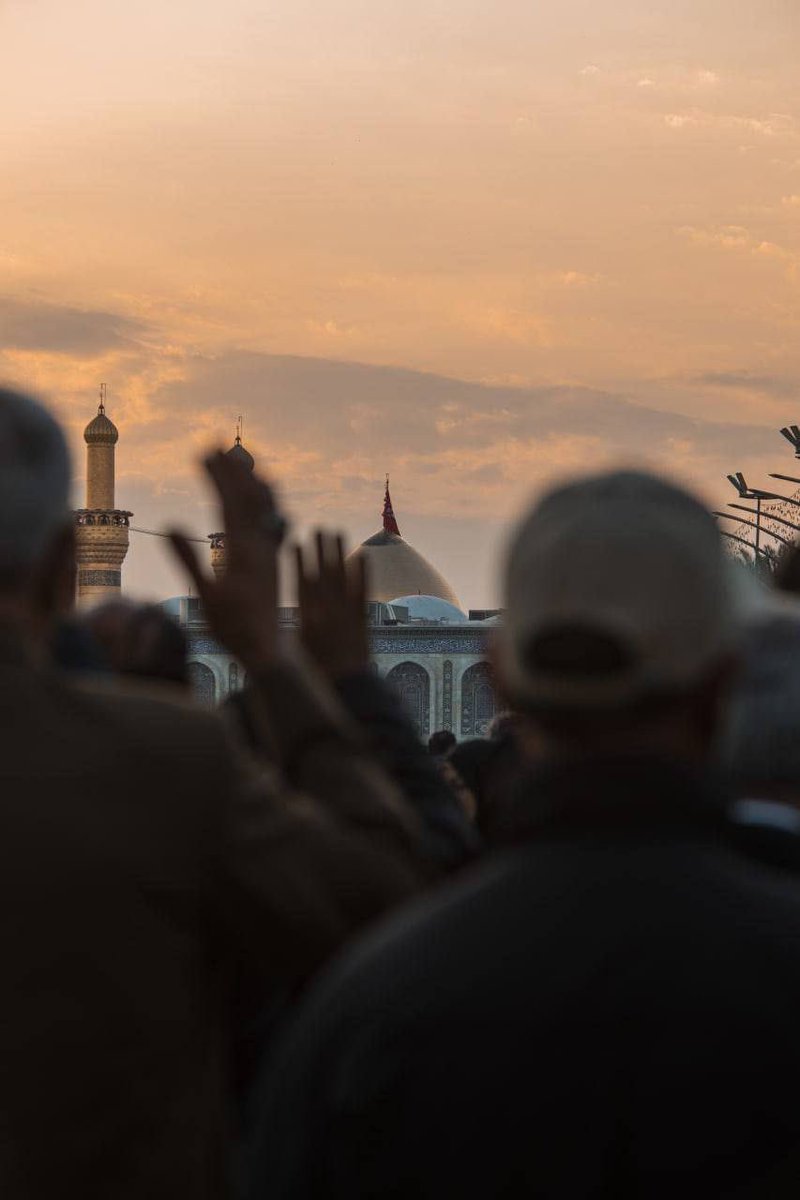 "السَّلَامُ عَلَىٰ سَاكِنِ التُّرْبَةِ الزَّاكِيَةِ
السَّلَامُ عَلَىٰ صَاحِبِ الْقُبَّةِ السَّامِيَةِ"