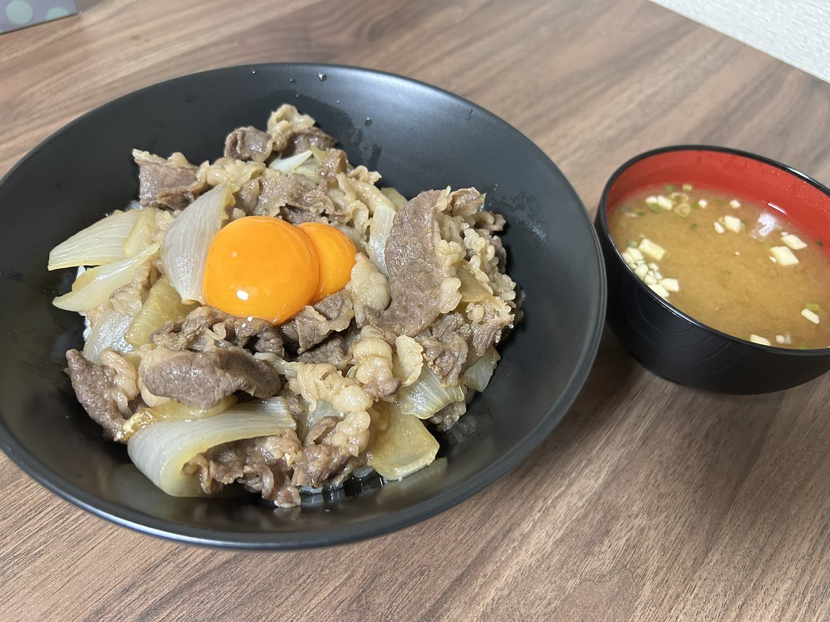 rolllol_vrc's tweet photo. ホルモン焼きうどんはガチ https://t.co/4ct1dUKagx