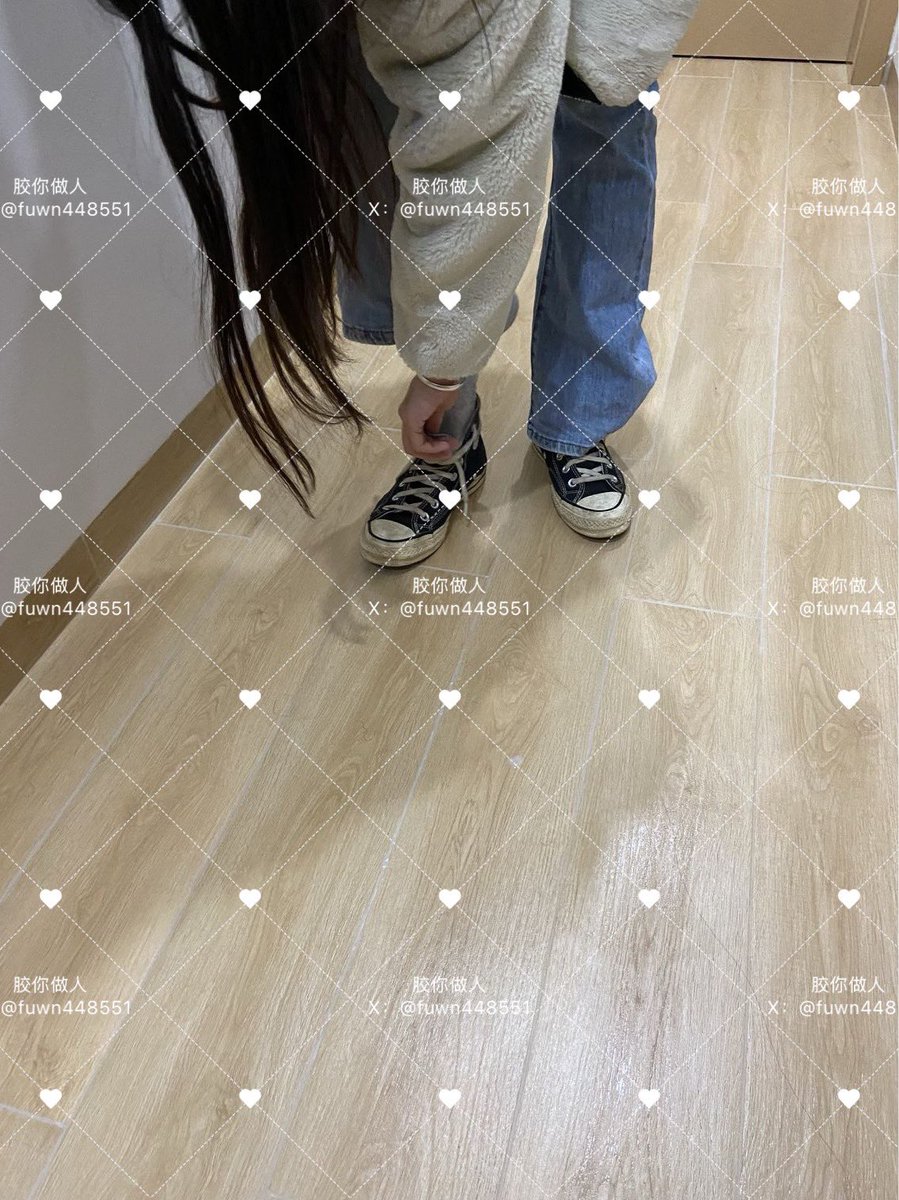fuwn448551's tweet photo. 发个去年库存.匡威踩踏 船袜足交射脚上 带着精液一起穿进鞋里去上班 #匡威 #帆布鞋 #足交 #船袜 #射脚 #扫楼 #原味袜子 #跟扫 #运动鞋 #打胶保养 #打胶射鞋 https://t.co/LY3FlsQf69