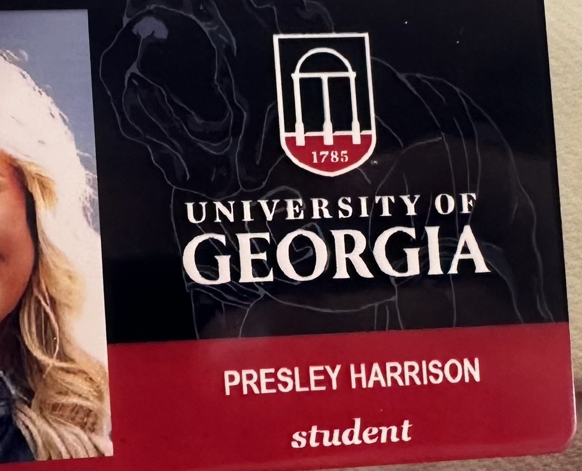 PresleyHarris10's tweet image. Lots of life happening from graduation 👩🎓 to orientation @universityofga over the last few days. As one chapter closes a new one opens! Super excited for the doors this card will soon open! Go Dawgs ‼️#StudentAthlete @UGASoftball