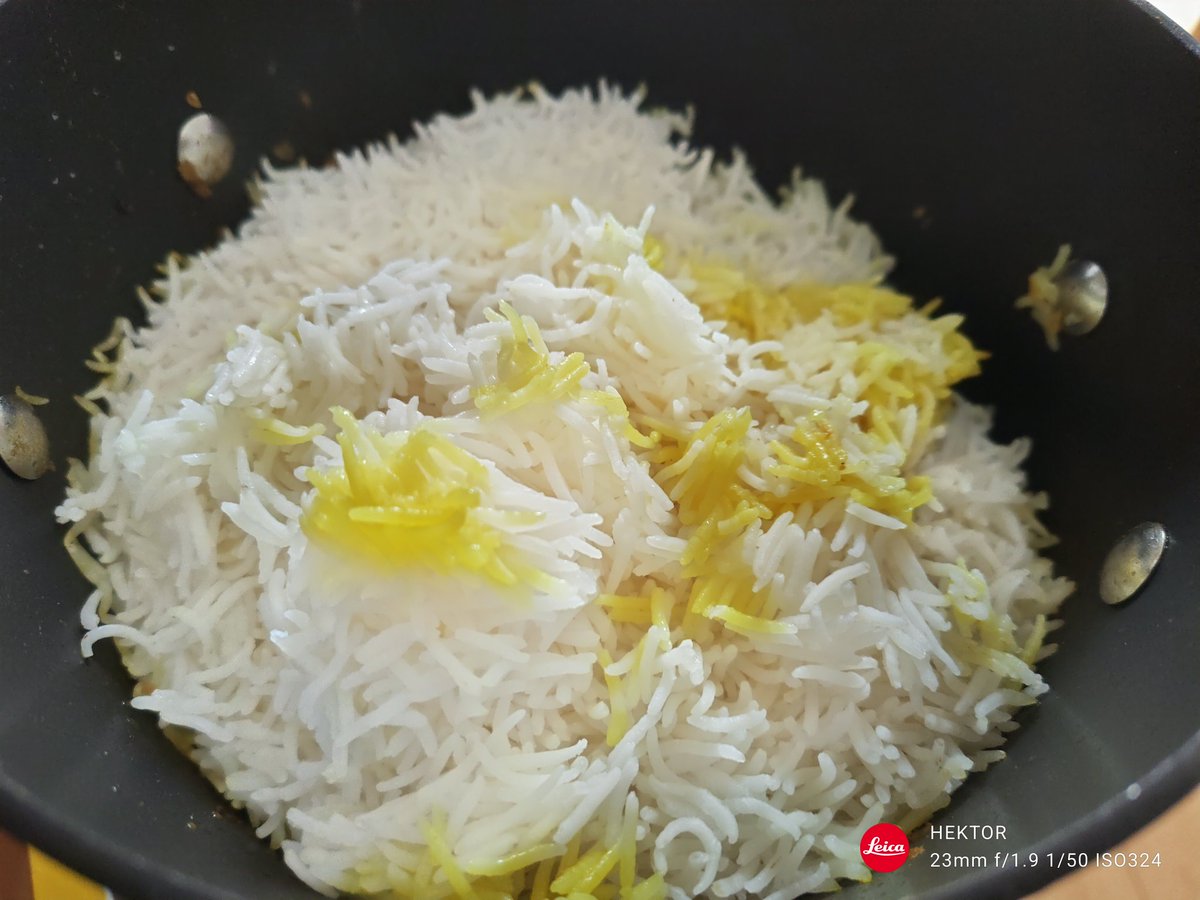 急いて食べたくなりあり合わせで作ったビリヤニ

含んだ瞬間にコメのフワパラ感に伴うグリーンチリとコリアンダーの香りに悦