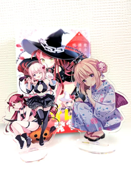 4巻献本(+特典の一部)も届きました 限定版のアクスタはしゃがみポーズなので大きいです!(2枚目は比較) 6月2日発売です～ #魔女咲く