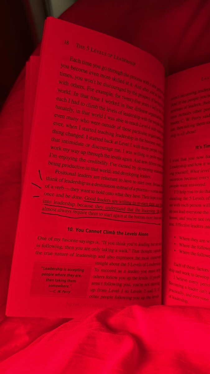 MrsKatieHaydin's tweet photo. Ending a productive day with some read light therapy and @JohnCMaxwell speaking life over me 👏🏼🤩 #5levelsofleadership #summerbookstudy https://t.co/GRIfKbiPHm