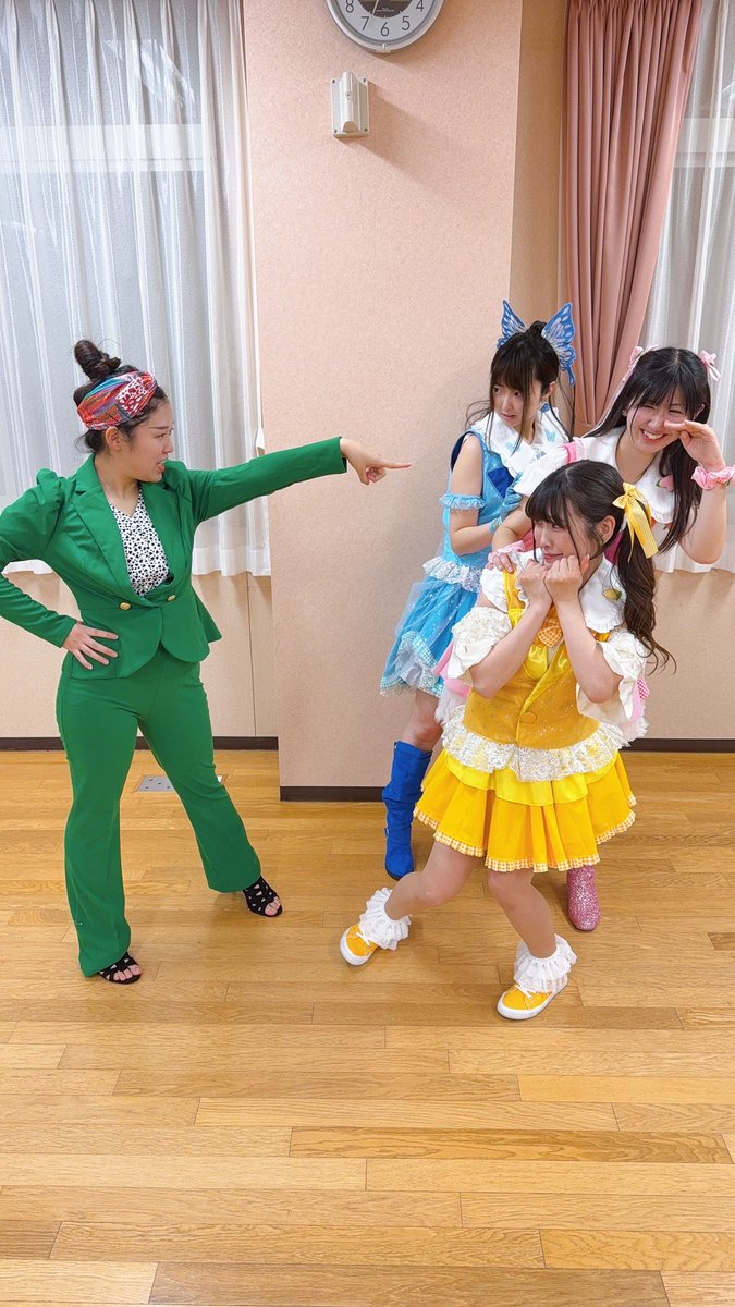 og_doll_'s tweet photo. 本日LIVE2日目✨🎤💕
OG・DOLLのダンスコーチ、タクラ先生⋆⸜💚⸝⋆
みんなでレッスン頑張りました💮🥹💪
ペンライト、コール、いーーっぱいしてね!(o🪄>∀<)o🪄(o🪄>∀<)o🪄
#アイドル #OGDOLL https://t.co/V10j8JmhVN