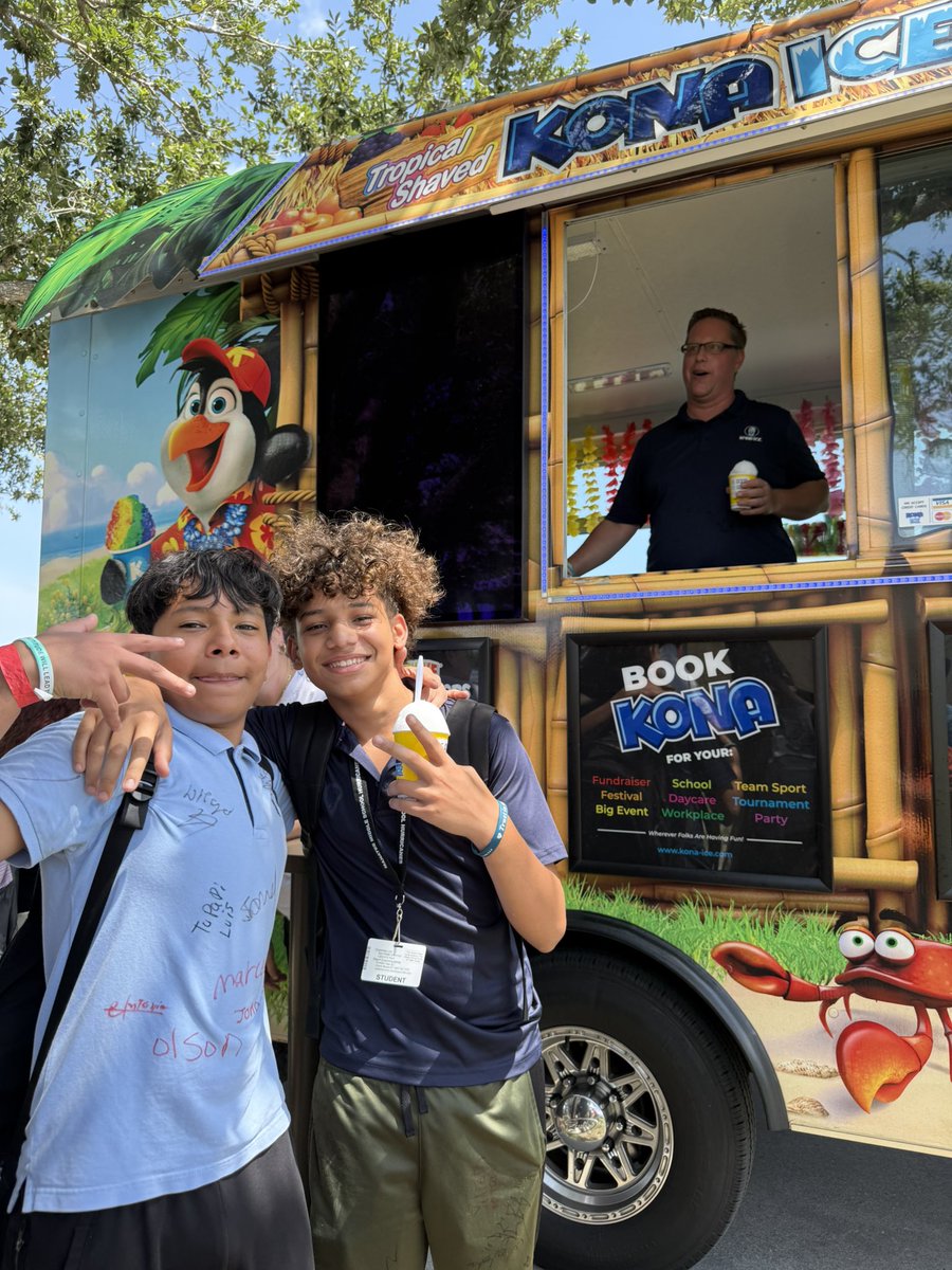 garcie11's tweet image. Our 8th graders had an awesome time at Field Day! ☀️🏃‍♀️🎉 The fun, games, and sunshine were topped off with a sweet treat from Kona Ice! 🍧 Huge thanks to @KONAICE for keeping everyone cool and smiling! #FieldDayFun