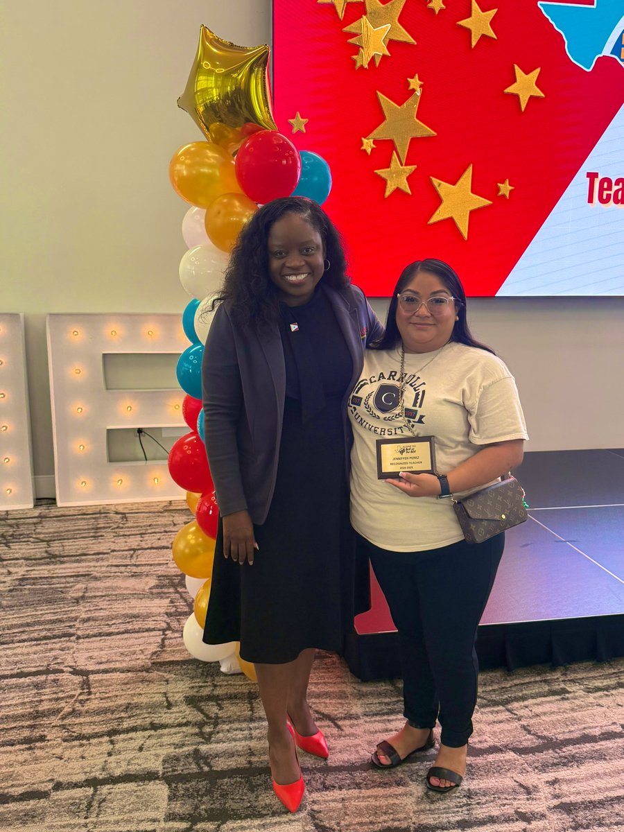 Laprofe_Perez's tweet image. Feeling so thankful and blessed. 💛🍎 Got to see my amazing friend, almost two decades of friendship and we’ve accomplished so much together🫶🏽 @CarrollES_AISD #TIARecognized #TeacherWin #GratefulHeart #CelebrateTheWins
