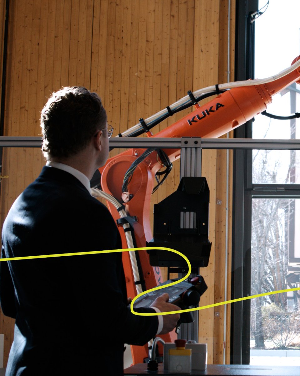 HITTContracting's tweet image. 12M+ tons of furniture hit landfills each year. We&apos;re printing a better solution.

For HITT’s future HQ, we&apos;re crafting 3D-printed furniture made from recycled plastic—designed to be reused, shredded, and reprinted. #IgnitingProgress in every layer.