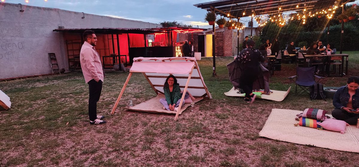 CIEUATx's tweet photo. 🎬 Noche de cine 🎦

🎥 El pasado 24 de mayo, disfrutamos al aire libre de la película:

🍿 Los hijos de la calle

👥 Los comentarios y análisis estuvieron a cargo de Sandra Lizeth Vázquez Vega (@Sandve3) y Eduardo Rosales Flores https://t.co/lNHJSdXMnM