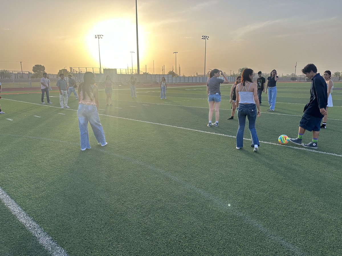 Victor A. Lara (@vlara_82) on Twitter photo Senior Sunset 🌅
What a perfect evening to celebrate the Class of 2025.
<a href="/Riverside_4ever/">Riverside_Rangers</a> Senior Sunset 🌅
What a perfect evening to celebrate the Class of 2025.
<a href="/Riverside_4ever/">Riverside_Rangers</a>