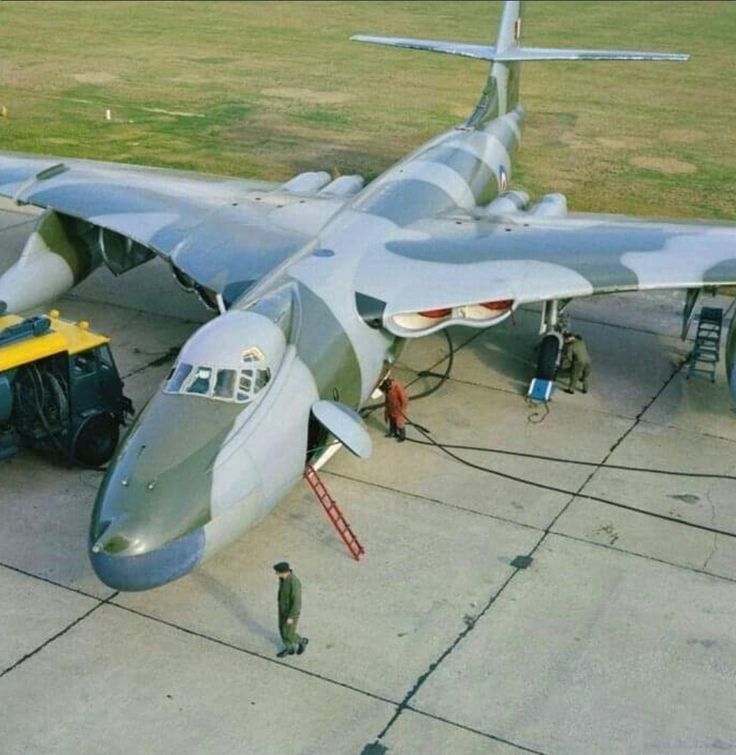 anesan118's tweet photo. 僕たち爆撃機なんだよ～
ほんとだよ～
…Vボマートリオ😜 https://t.co/CmaYJFfQrx