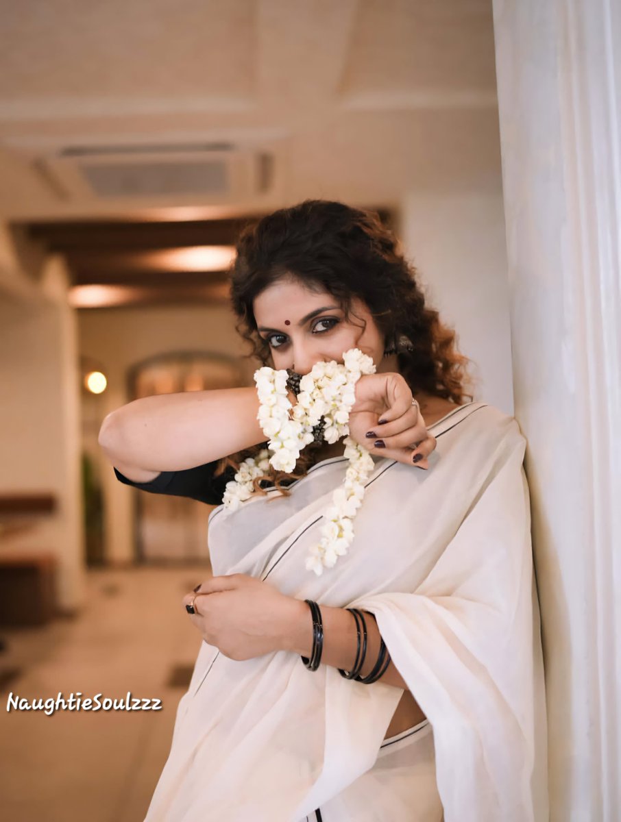 ๐๐ ๐๐ช๐ฒ๐๐๐ช๐ท ๐ (@naughtiesoulzzz) on Twitter photo Loosely tied curly hair,red bindi on forehead & that hiding slรผtty Smirk behind the Jasmine ๐ 'Traditional Malayali Manka' Perfect for devilish sedรผctionโค๏ธโ๐ฅ She Lรบsty goddess <a href="/StoriesofHarini/">Harini S Iyer</a> nailed it & knows well how to steal everyone attention with traditional slรผtty attire ๐ซฆ Loosely tied curly hair,red bindi on forehead & that hiding slรผtty Smirk behind the Jasmine ๐ 'Traditional Malayali Manka' Perfect for devilish sedรผctionโค๏ธโ๐ฅ She Lรบsty goddess <a href="/StoriesofHarini/">Harini S Iyer</a> nailed it & knows well how to steal everyone attention with traditional slรผtty attire ๐ซฆ