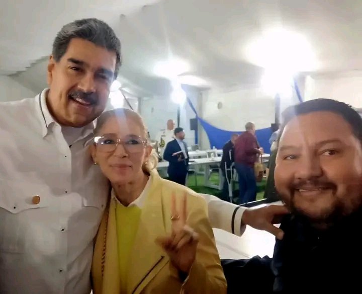 Unidos sumamos otra Gran #VictoriaPopular 🇻🇪

📌 Somos los hijos de la revolución, los que damos continuidad al legado del Comandante Eterno Hugo Chávez. Somos los que optamos por la propuesta de paz frente al odio fascista.

#TupamaroEjemploDeLucha 🔴⚫
