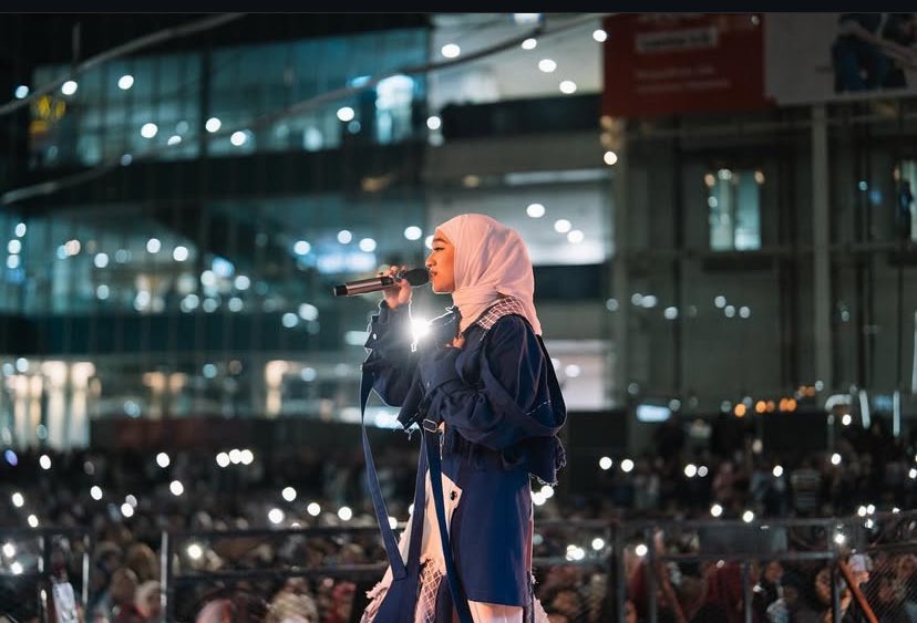 Thenabs_Smg's tweet photo. @thenabloversofc nabciw bersama flash penonton📸 https://t.co/unVJ9dvM8b