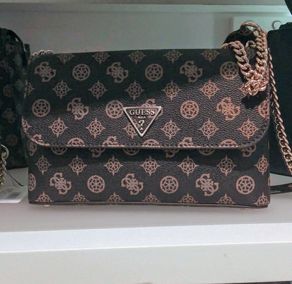 Changing narratives and Guess handbags bit.ly/3Fqq0lU <a href="/MakaylaNoble/">Makayla Noble</a>
<a href="/GUESS/">GUESS</a> <a href="/Blogger/">Blogger</a> #DayofLife