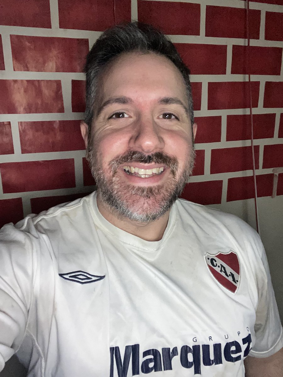 Viernes 20 hs - #Paredon en vivo 

▶️ youtube.com/@facufazio91?s…

1 hora full #Independiente. Al hueso, como siempre.

Muchas gracias a la gente amiga de Umbro por mandarme la última camiseta ❤️. ¡La vamos a sortear!