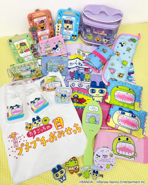 collabo_inc's tweet photo. たまごっち×サンキューマート！コラボ🎉
先行 予約 いつから：5/29 12:00～オンライン 　店舗販売：6月下旬～　「プチプチおみせっち」390円均一グッズ♪まめっち/くちぱっち/めめっち…詳細▼

https://t.co/nnxLAxyb1d

エコバッグ、Tシャツ、ポーチ全39アイテム
#たまごっち　#サンキューマート https://t.co/ZF7fXUafvR