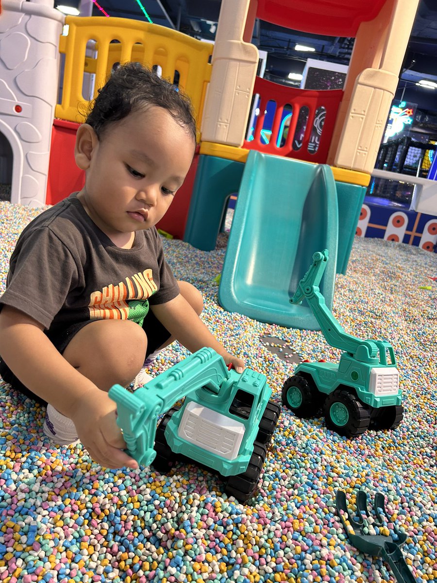 jennyully's tweet photo. Abang Sean udah pintar main sendiri bentar lagi main sambil jaga adek ya ❤️🤗 https://t.co/XExZFtQaAd