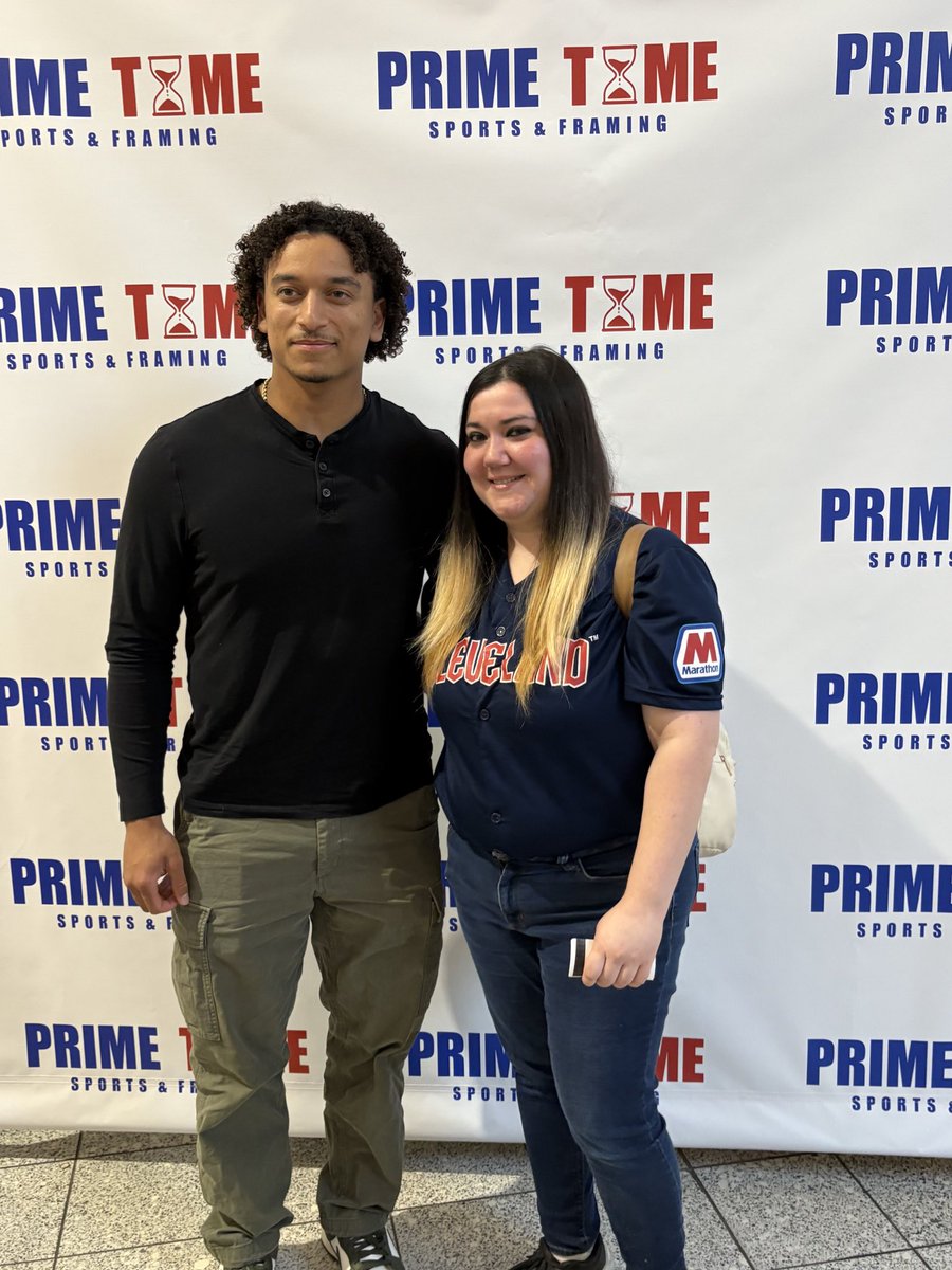 mrs25159's tweet photo. Met Bo naylor and Luis Ortiz tonight 💙❤️ #clevelandguardians #GuardsBall #fortheland #bonaylor #luisortiz https://t.co/sCdREk7kIm