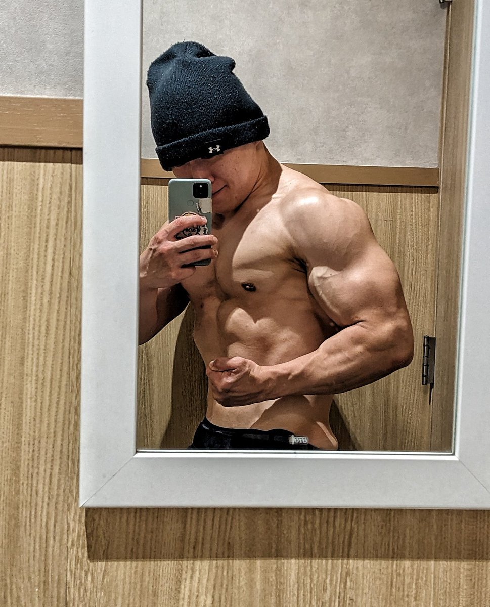 グラップリングスパー後でござる。
全身ピキピキ痛いけど翌日には全快でござる。