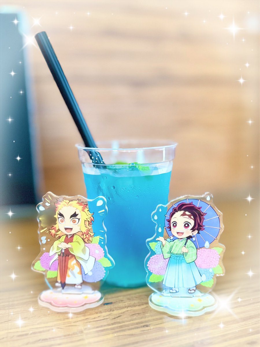 美容室前にカフェに行ってきた🧏🏻‍♀️🎀
雨なのでドリンクのみで🥤
事前 +1杯追加で推しゼロだったので潔く諦めた🤣ゆるーく交換探します〜🫰🏻