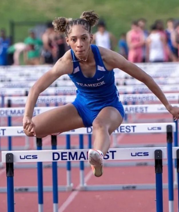 Teaneck HighwayMen/Women (@tnecktfxc) on Twitter photo Championship Weekend Spotlight:
.
Lesley Small (11th) High Hurdles (100h)
.
Season Best + PB: 15.3 
.
Honor Student 📚
.
This season Lesley was named 1st All Big North "National" and has been a post-season vet for the last 2 Varsity Seasons‼️ Championship Weekend Spotlight:
.
Lesley Small (11th) High Hurdles (100h)
.
Season Best + PB: 15.3 
.
Honor Student 📚
.
This season Lesley was named 1st All Big North "National" and has been a post-season vet for the last 2 Varsity Seasons‼️