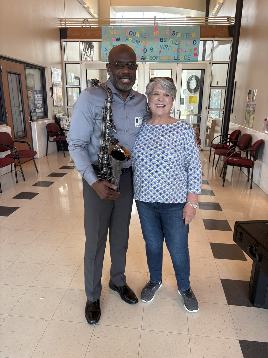 EdmondBakerJr1's tweet photo. Ran into my Kindergarten teacher at Career Day in West Columbia, TX https://t.co/QNNndwqSD4