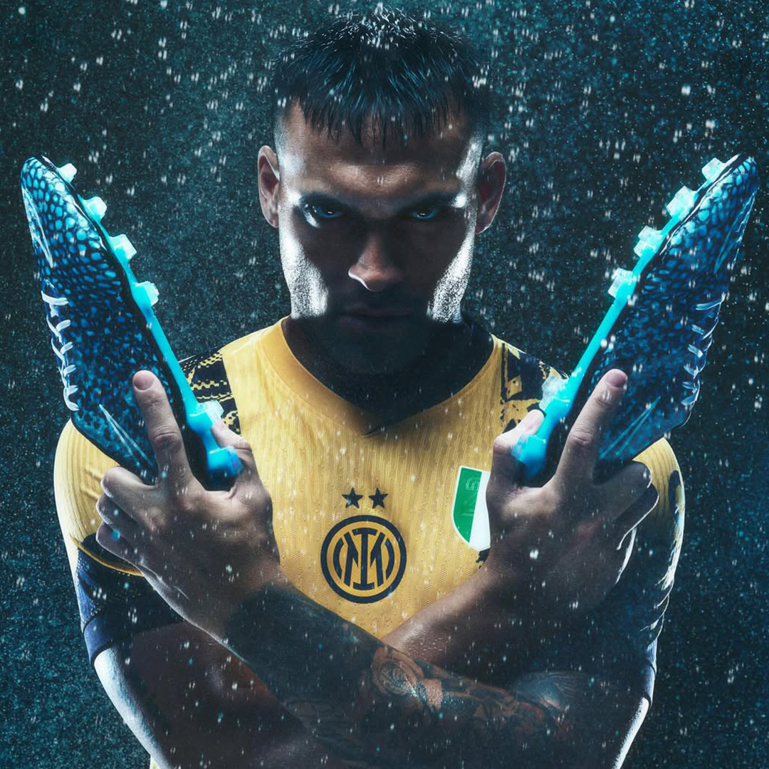Football_Boots's tweet photo. ⚡️The Nike Hypervenom Phantom RGN Transform ‘Hydra’ changes the game—and its skin. 🐍
💦 Hydro-reactive upper.
🧠 Built for agility.
💥 Limited edition drop.
More about the Hydra here: https://t.co/KNMrCDyfIs
#NikeFootball #HypervenomHydra #TransformTheGame #HydraMode https://t.co/VoaiEm5vVa