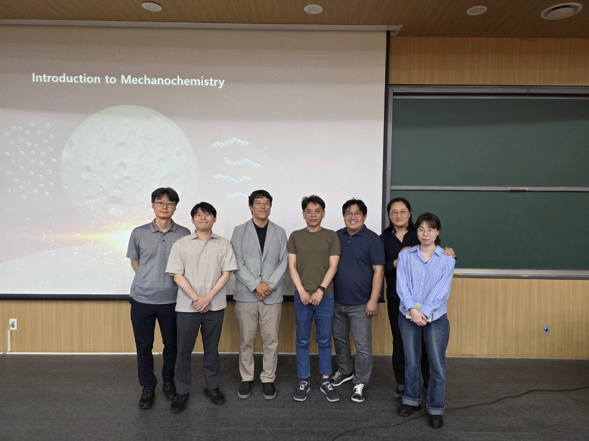 Prof. Jeung Gon Kim (<a href="/jeunggonkim/">JG Kim Group</a>) gave an inspiring lecture on mechanochemistry at SNU. Such an engaging and informative session!
