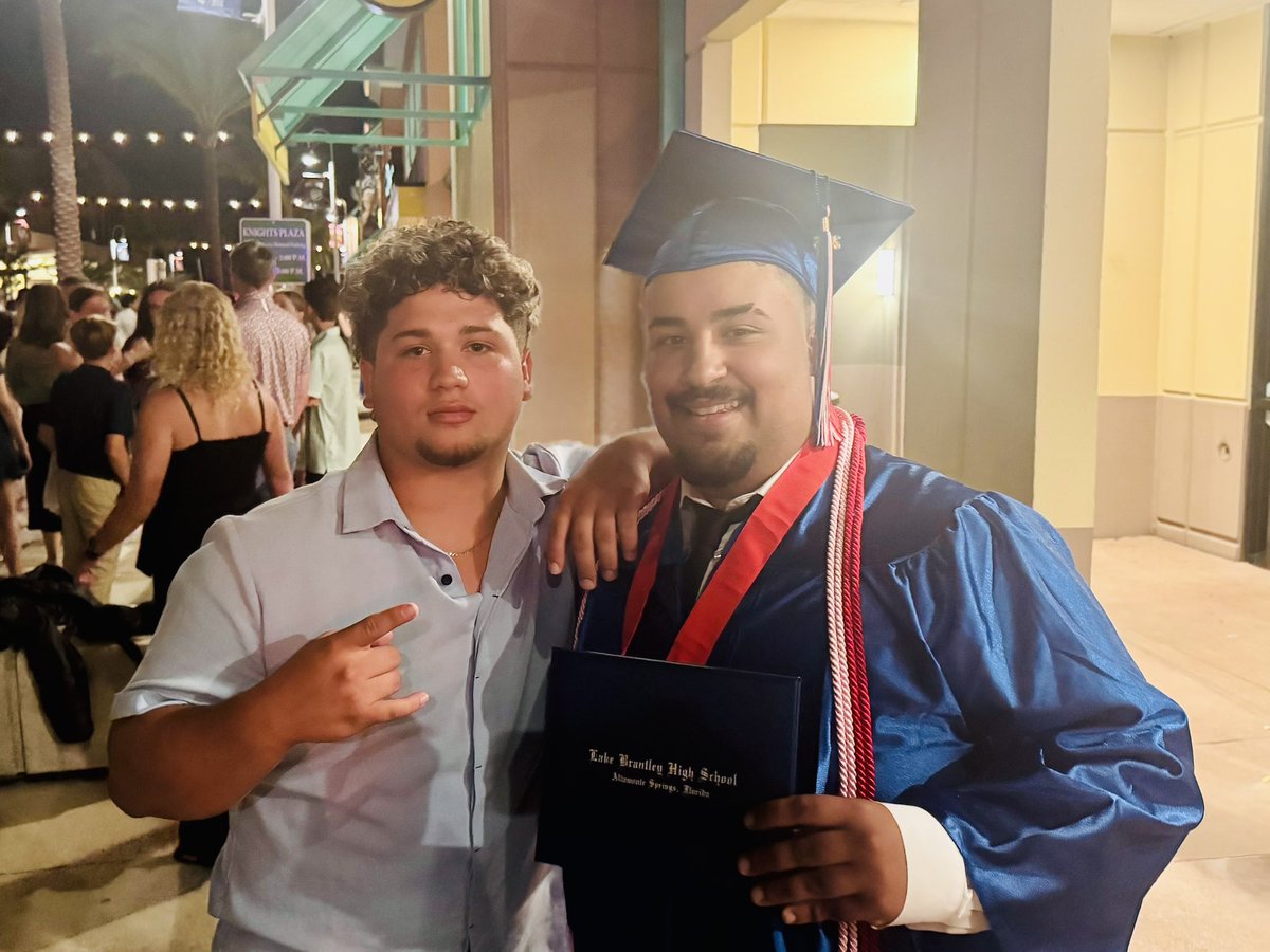 Bonneville Football Academy (@bonnfootball) on Twitter photo Help us congratulate Emperor Michael Gonzalez on his graduation from <a href="/lakebrantley/">Lake Brantley HS</a> !
Next stop BFA!
💪🏽🏈 Help us congratulate Emperor Michael Gonzalez on his graduation from <a href="/lakebrantley/">Lake Brantley HS</a> !
Next stop BFA!
💪🏽🏈