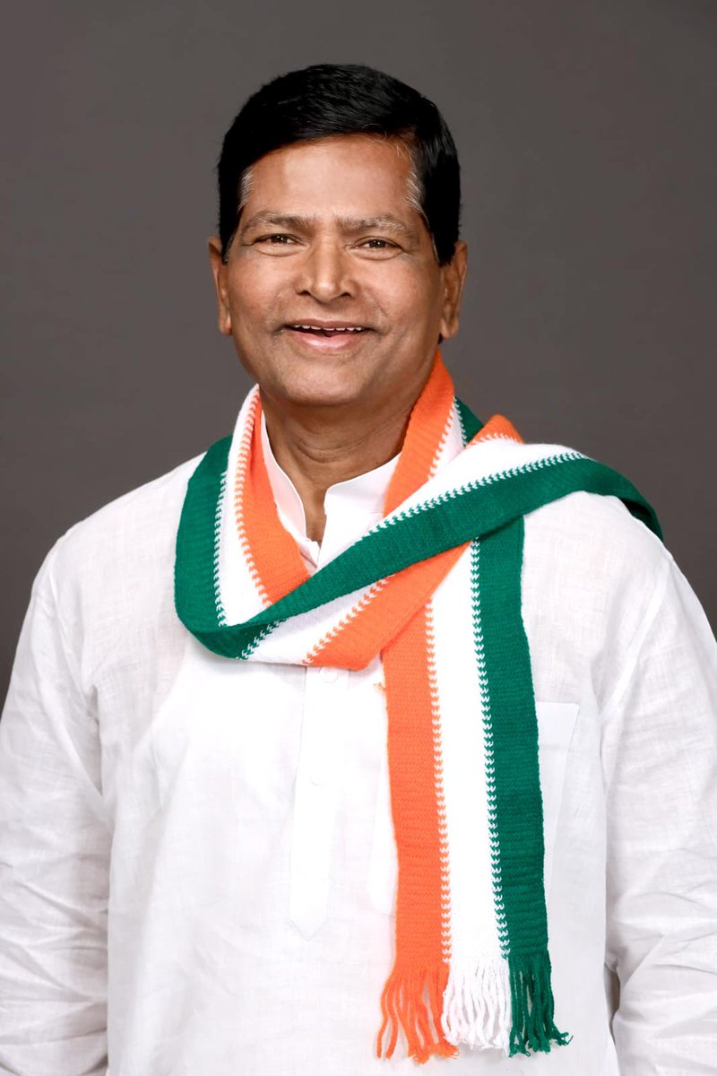 Chinnareddy_G's tweet photo. టీపీసీసీ అడ్వైజరీ కమిటీ సభ్యుడిగా నియమితులైన సందర్భంగా రాష్ట్ర ప్రణాళికా సంఘం ఉపాధ్యక్షులు శ్రీ డా. జిల్లెల చిన్నా రెడ్డి గారికి హృదయపూర్వక శుభాకాంక్షలు.
#TPCC #AdvisoryCommittee #TelanganaCongress #DrGChinnaReddy #GChinnaReddy #ChinnareddyGillella #Telangana https://t.co/EArlpn8F7T