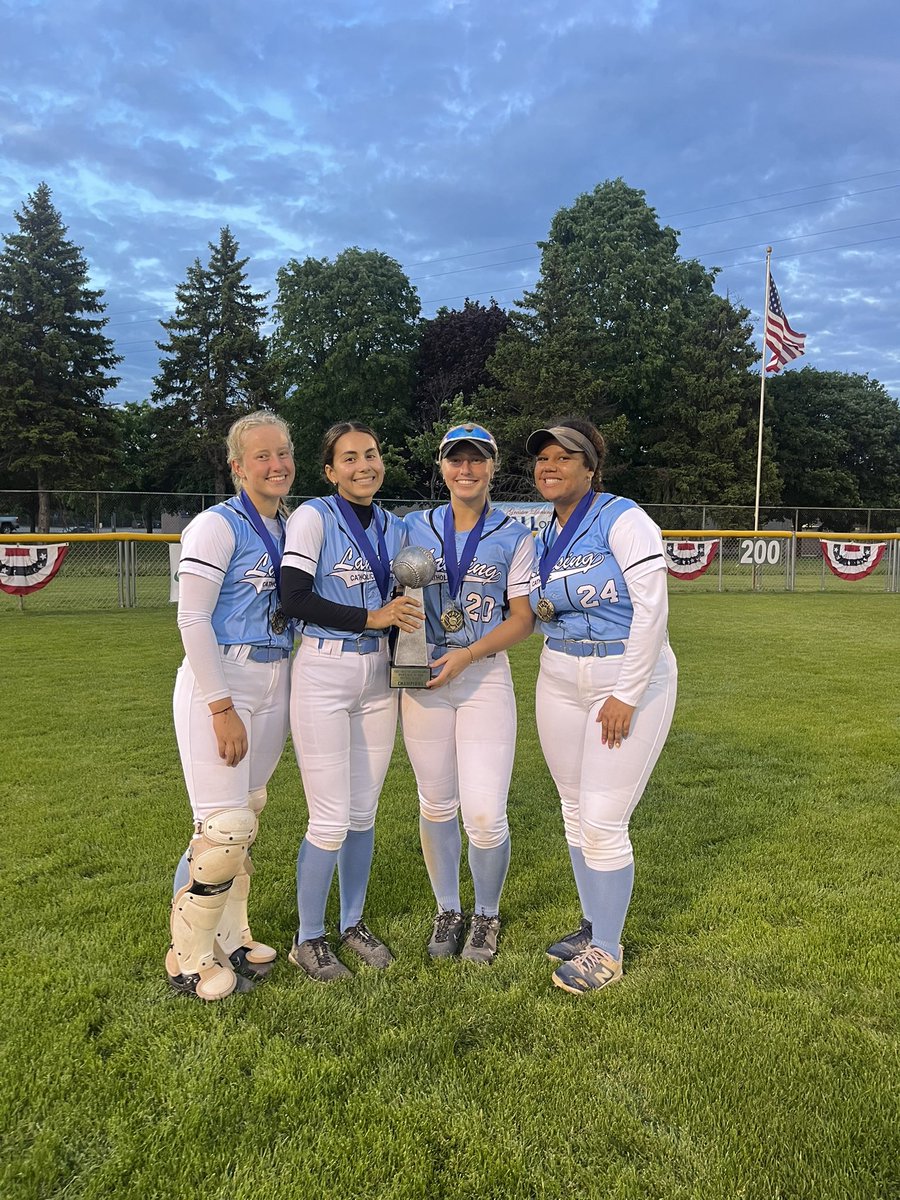 Tonight, we played an amazing game against Grand Ledge in the Diamond Classic Final. LCHS came out on top with a final score of 5-4. I’m so incredibly proud of each of my girls! Go Cougs! 🩵🥎