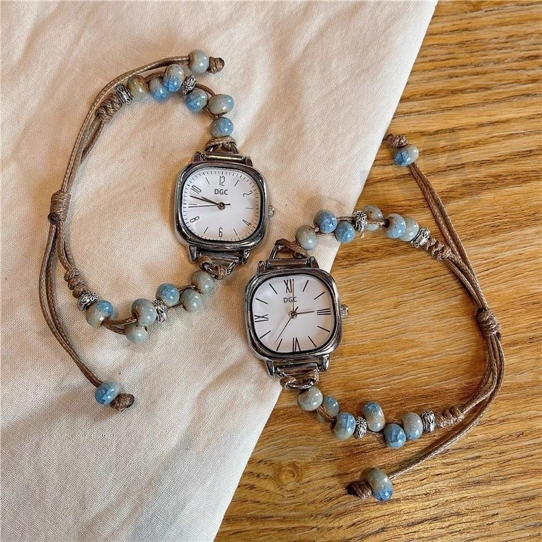 dailycutefinds's tweet photo. nyari kado yang lucu tapi gak bikin kantong nangis? jam model kaya gini udah kayak dua hadiah sekaligus — jam + gelang 😍 udah cantik, multifungsi pula 🫶

— a thread https://t.co/ziMxUY9ewf