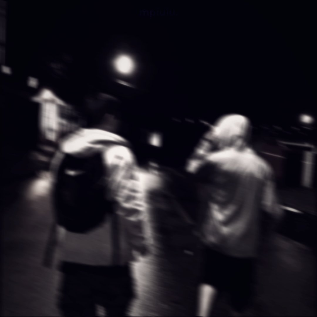 mpiuiu's tweet image. #恶之环 #theevilring highschool! Au
Liu Zhichuan × Shan yue fic, slight other ships too.
Liu Zhichuan doesn’t believe in love.
It’s messy, useless—never for him.
Until someone changed everything. But when love arrives late, will there still be time to say it out loud?