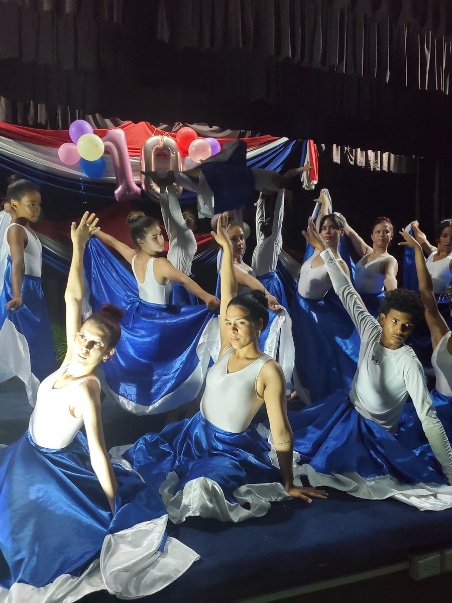 Tarde de emociones en Encuentro de Escuelas Pedagógicas de #Cuba 🇨🇺 Canto a la sensibilidad y al patriotismo
Felicidades para esa inmensa familia de la pedagogía cubana🌹 orgullo de #CubaMined